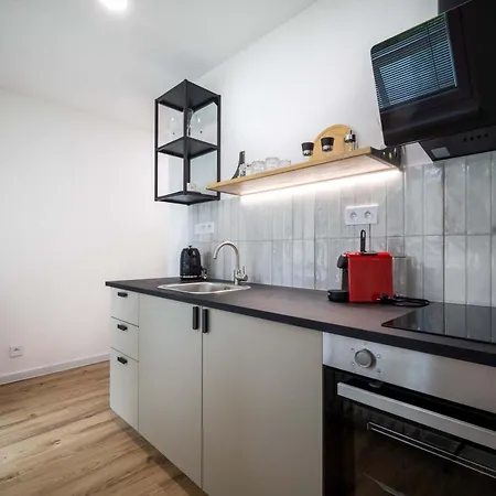 Apartment Elegant With Balcony - 30 Min From Centre *
