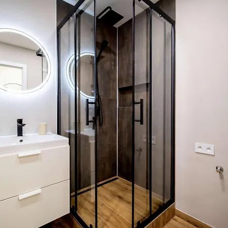 Elegant With Balcony - 30 Min From Centre Apartamento