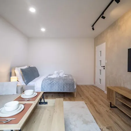 Elegant With Balcony - 30 Min From Centre Apartamento *