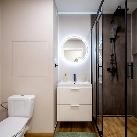Elegant With Balcony - 30 Min From Centre *