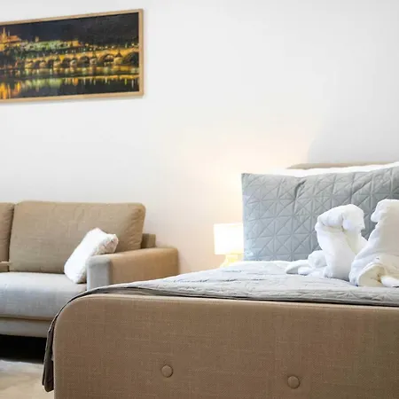 Elegant With Balcony - 30 Min From Centre Apartamento Košice