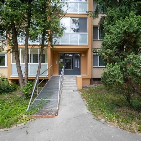 Elegant With Balcony - 30 Min From Centre Apartamento *