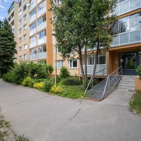 Elegant With Balcony - 30 Min From Centre *